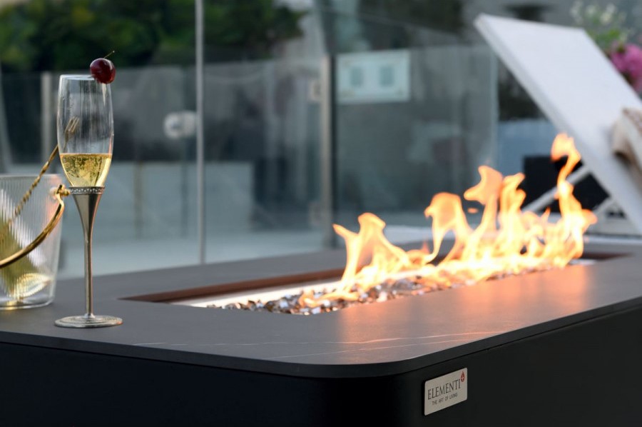 Konferenční stolek s osazeným ohništěm plynovým