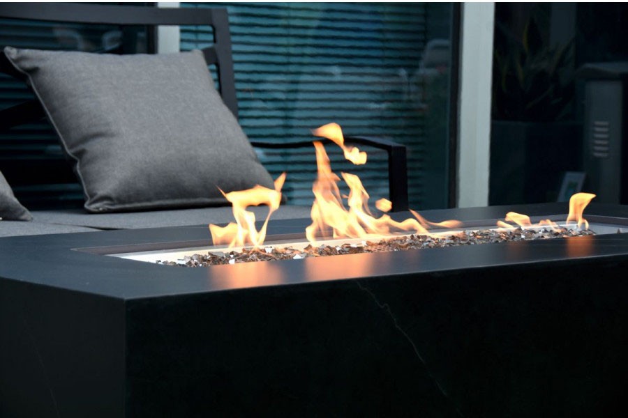 keramické stoly s plynovým ohništěm do exteriéru