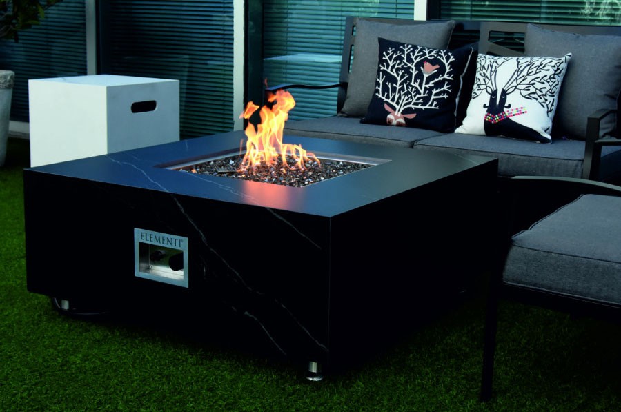 keramický luxusní stůl s ohništěm z černého mramoru