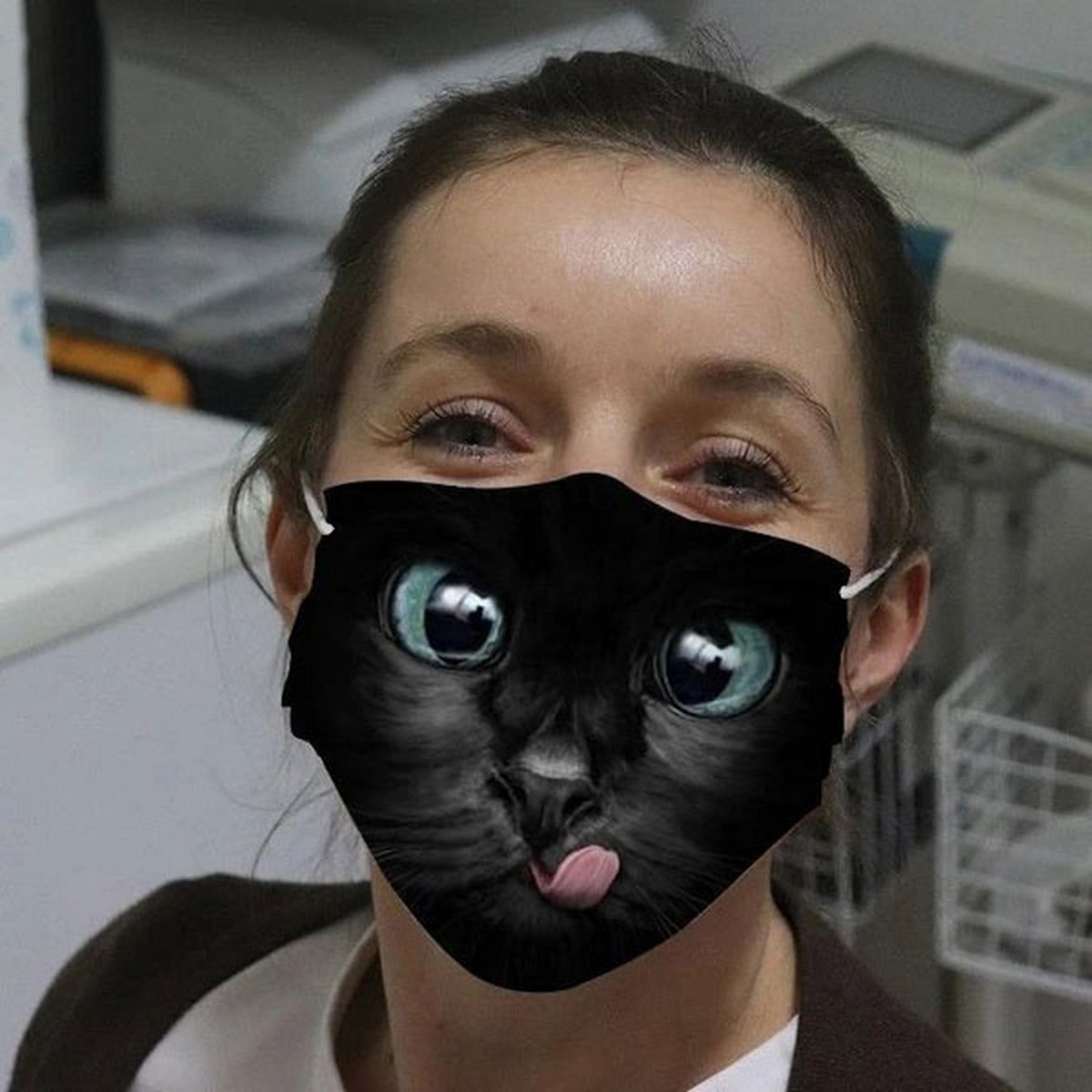 kočka roušku na obličej černé
