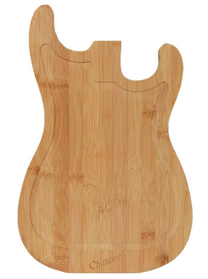 dřevěná prkénka na krájení ve tvaru kytary